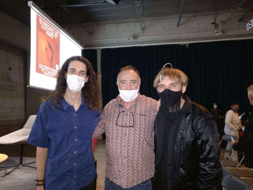 @neilharbisson y @lombarte_